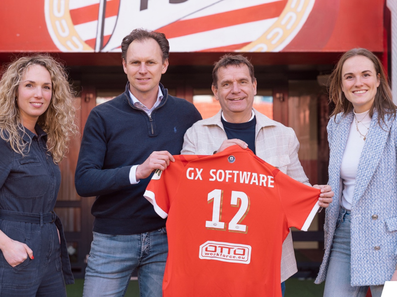 GX and PSV Women showing their partnership